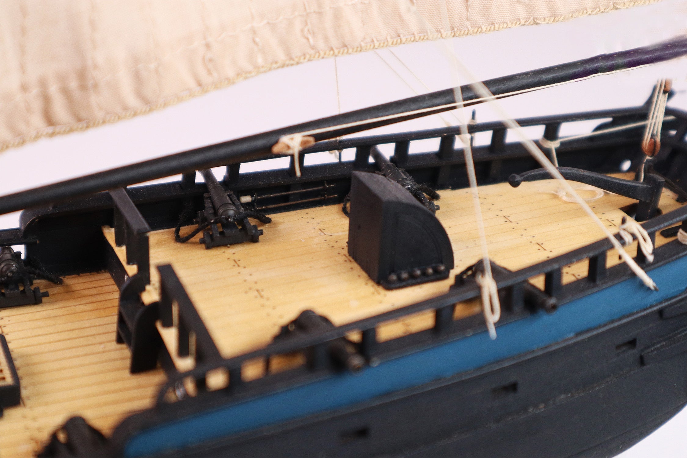 USS Providence 1775-1:72 With Sails