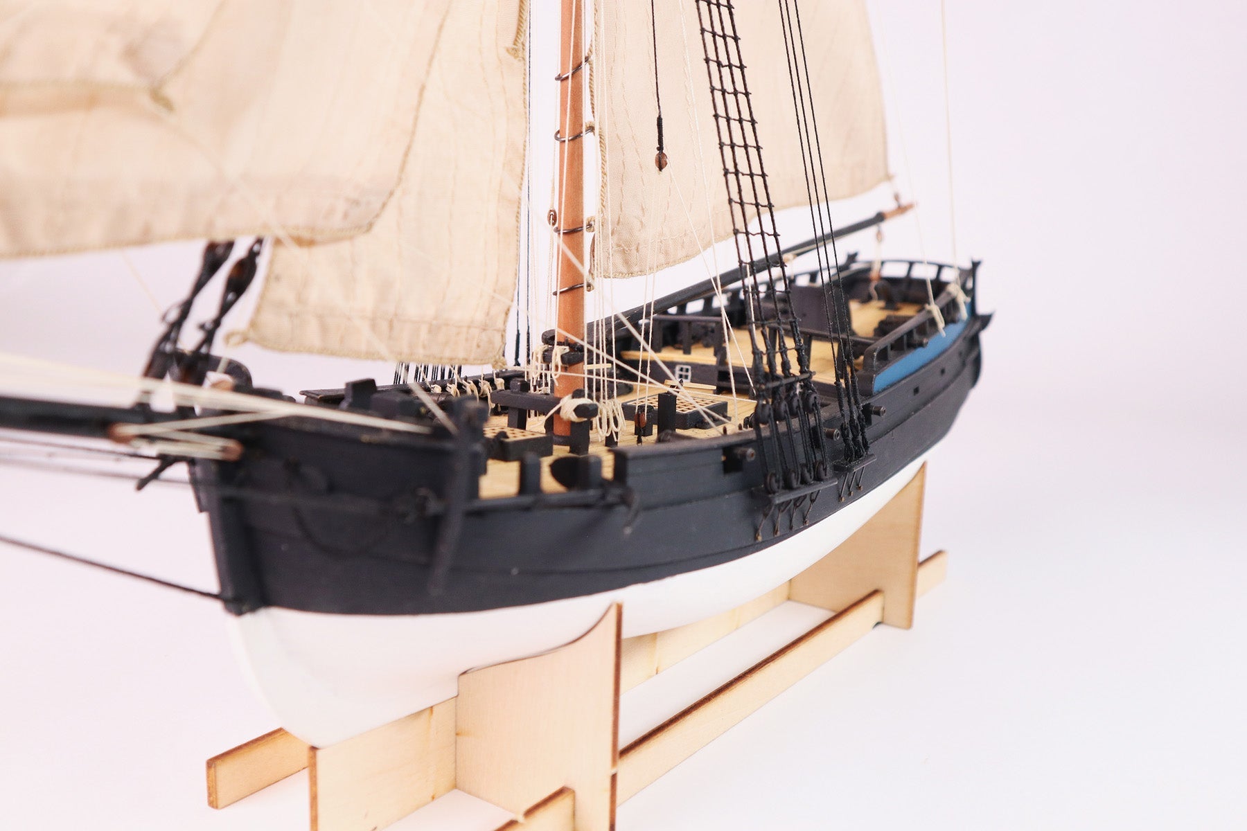 USS Providence 1775-1:72 With Sails